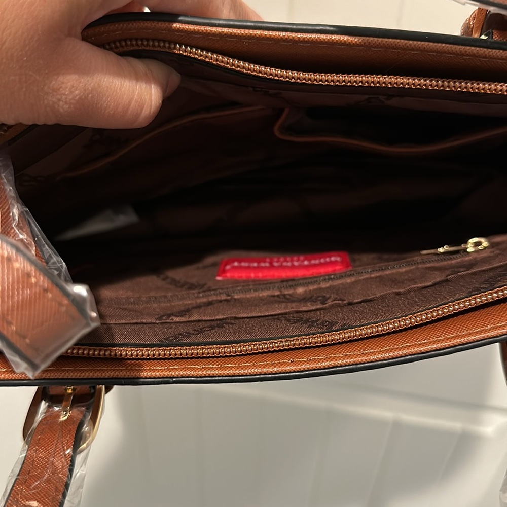 Pocketbook - Picture 2 of 2